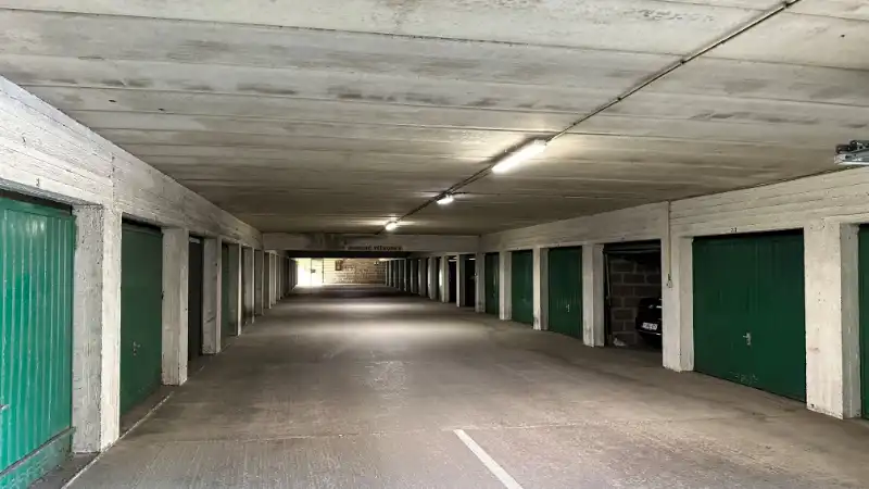 Garages Yslandplein - Individuele garagebox te huur met centrale ligging, vlakbij de zeedijk en het centrum van Oostduinkerke-bad! foto 3
