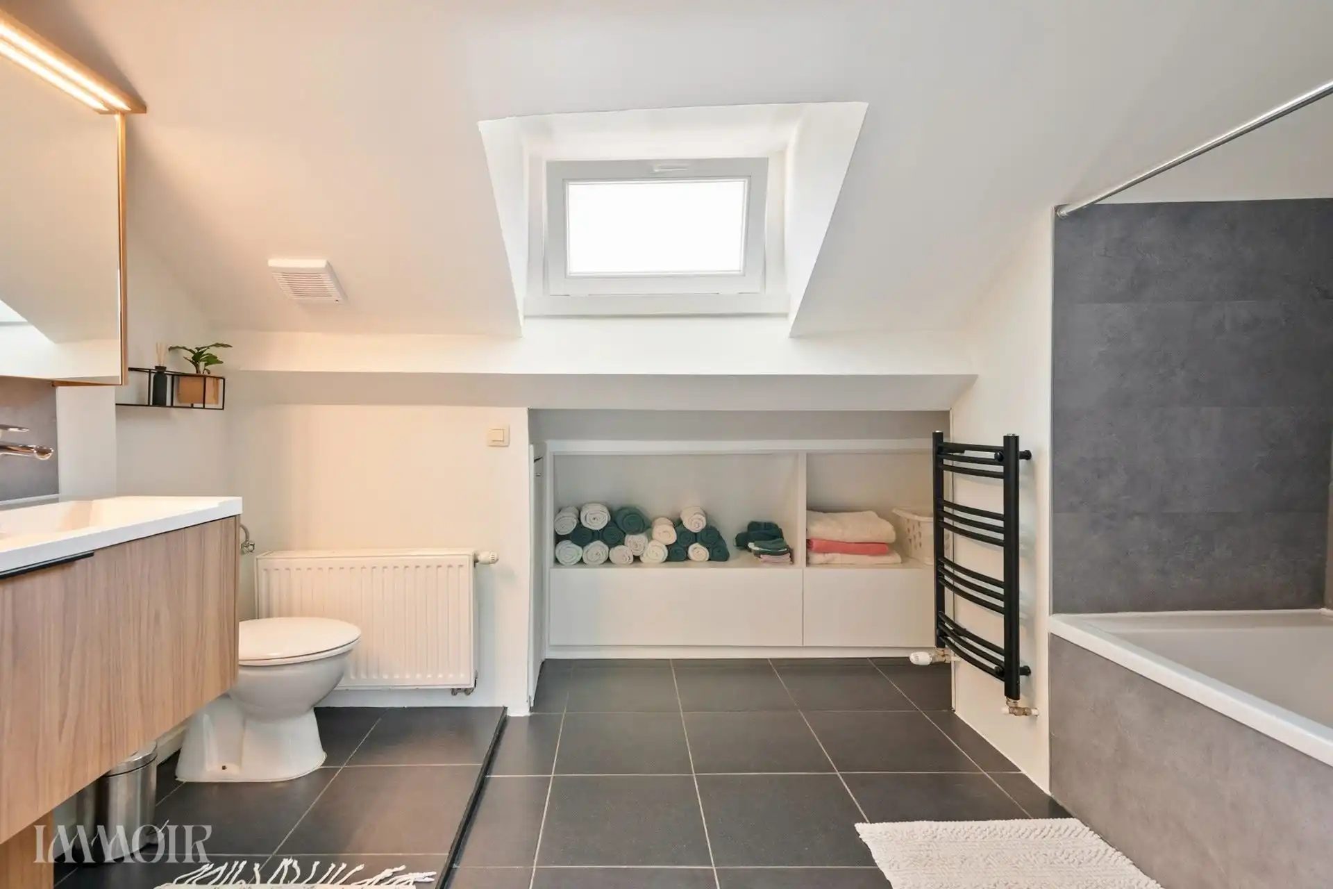 Charmante stadswoning met zeer ruime garage. foto 14