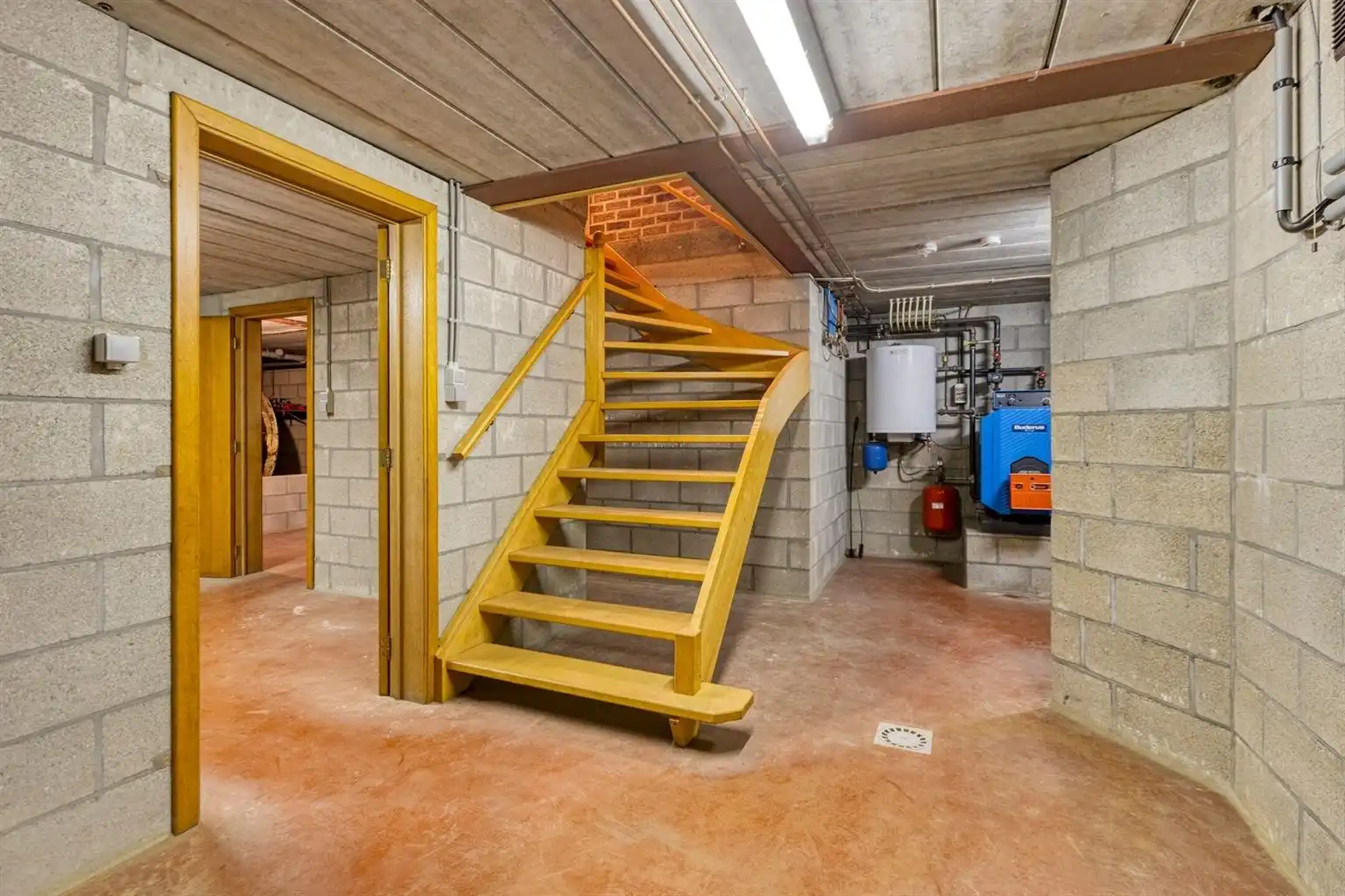 Ruime, vrijstaande woning op een perceel van 965m2 met 3 slaapkamers, inpandige garage en tuin, rustig doch centraal gelegen in Oud-Dilsen. foto 30