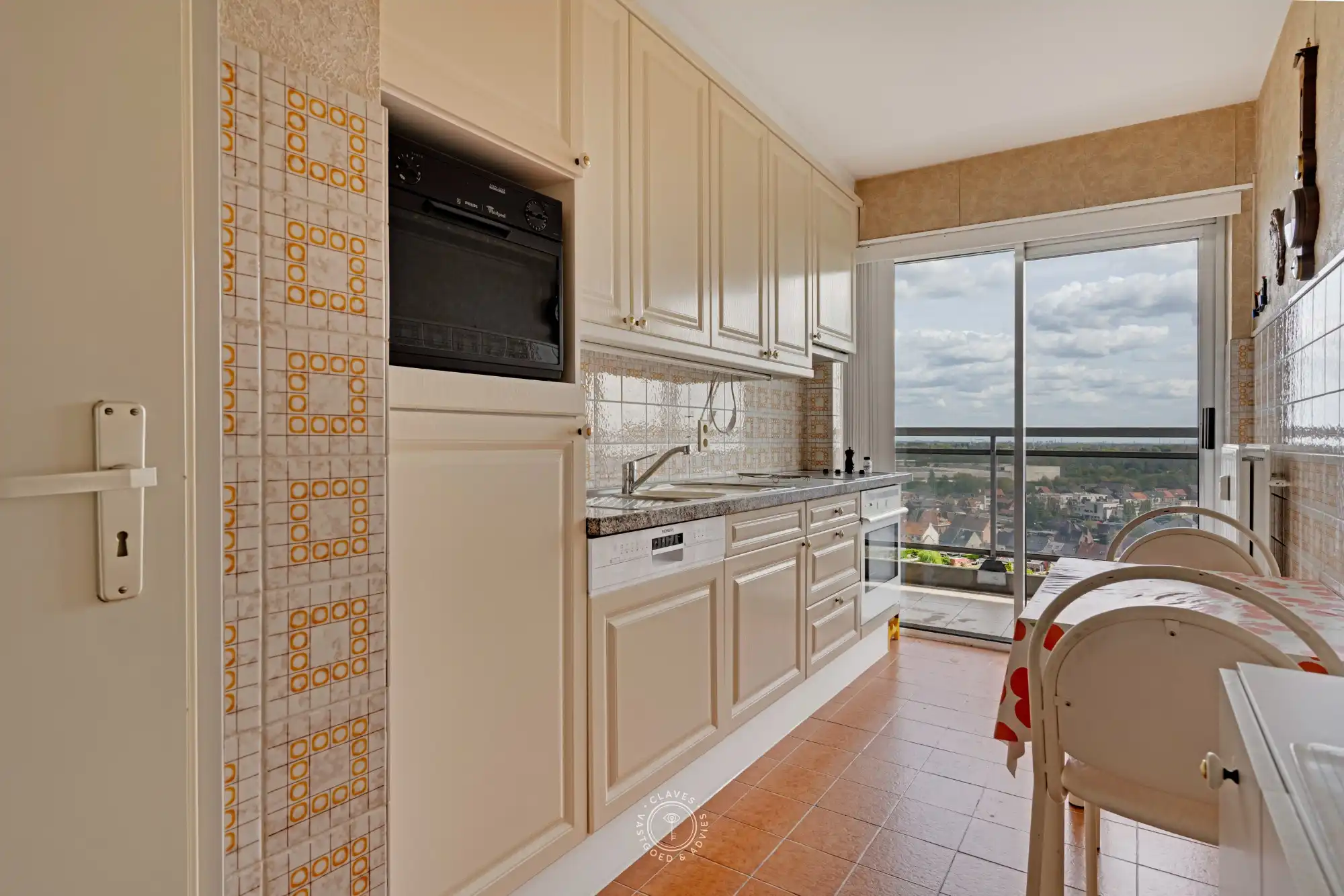 Lichtrijk hoekappartement op de 14de verdieping met panoramisch uitzicht foto 6