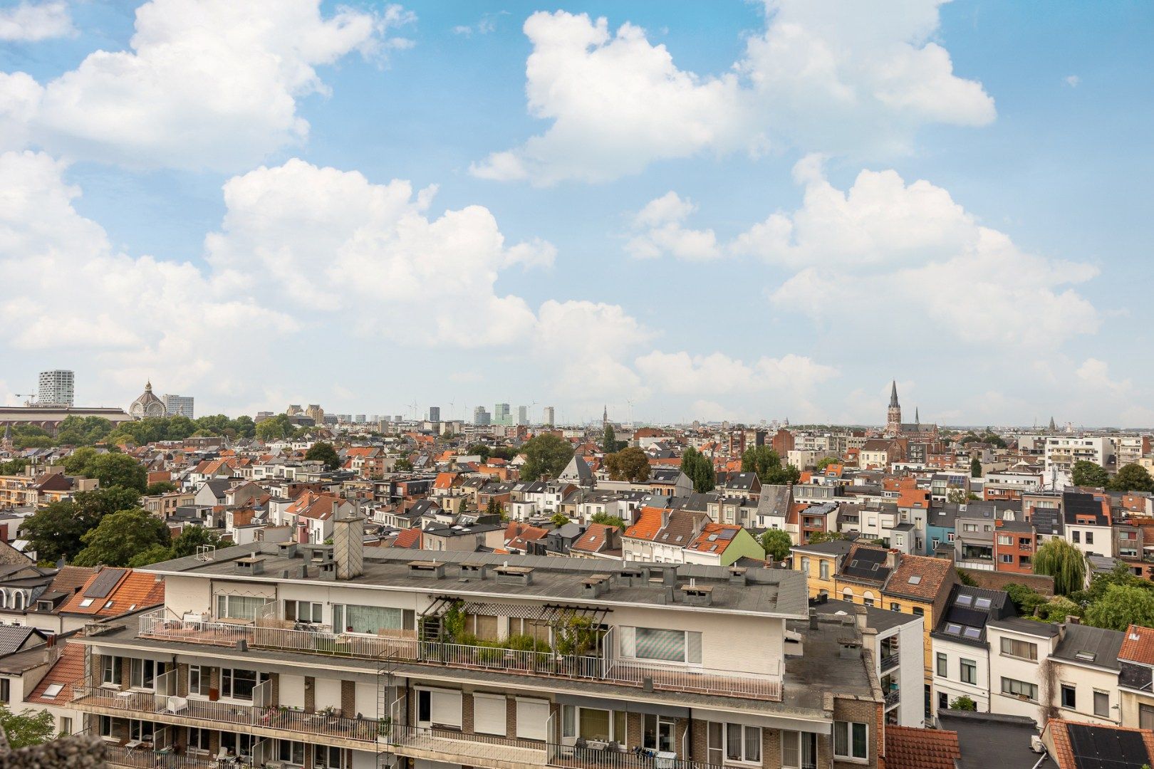 2 slaapkamer appartement met panoramisch zicht.  foto 13
