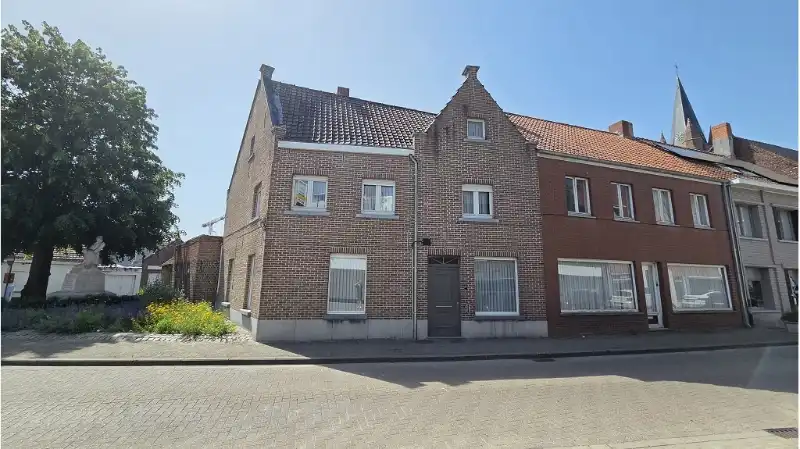 Op te frissen 4-slaapkamerwoning met GARAGE en BINNENTUIN te koop in Ruddervoorde Oostkamp foto 2