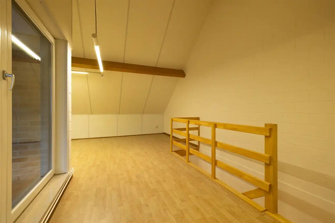 Stadswoning met vier slpk, garage te midden van centrum foto 20