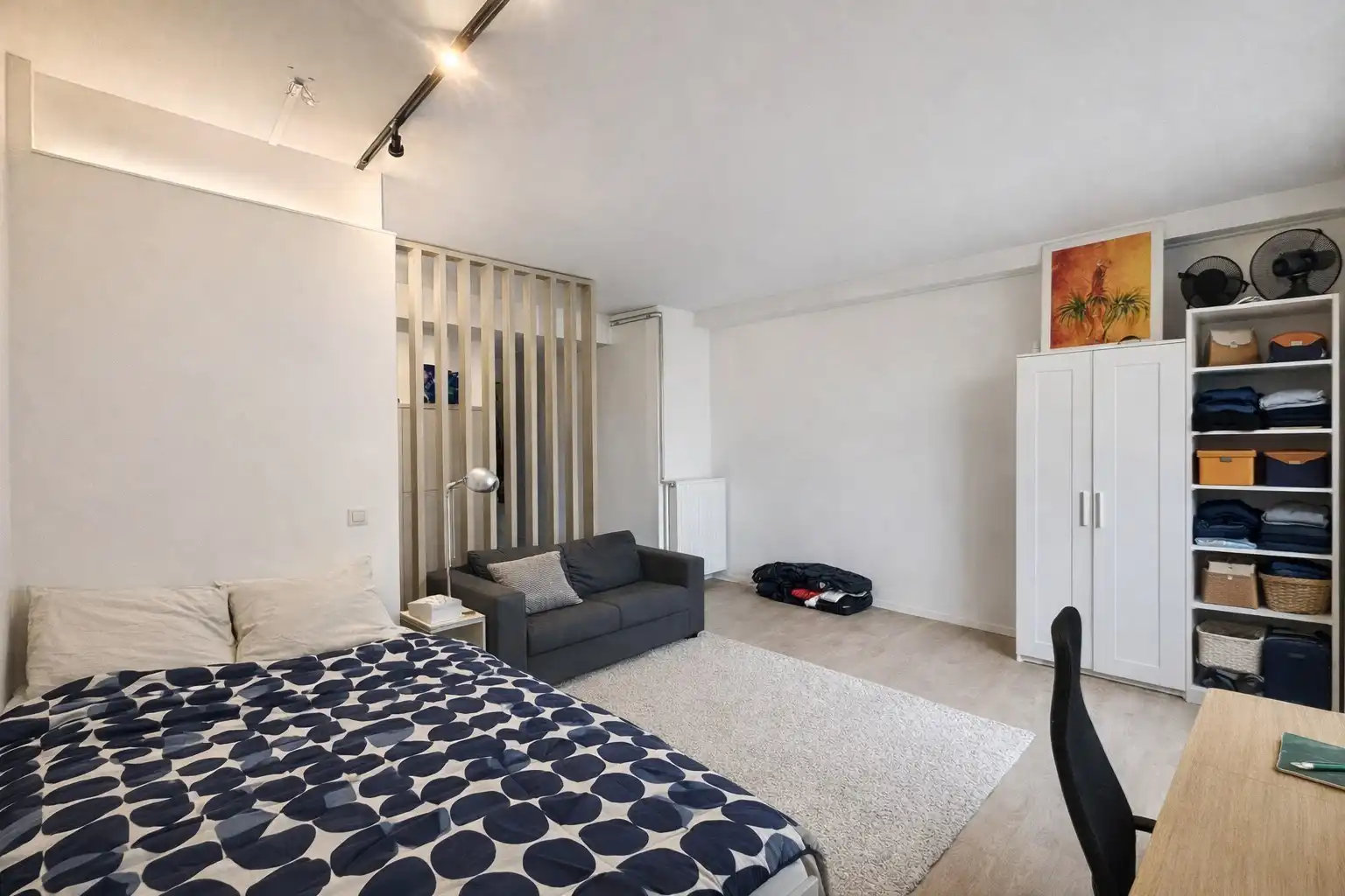 Moderne instapklare studentenkamer in hartje Antwerpen foto {{pictureIndex}}
