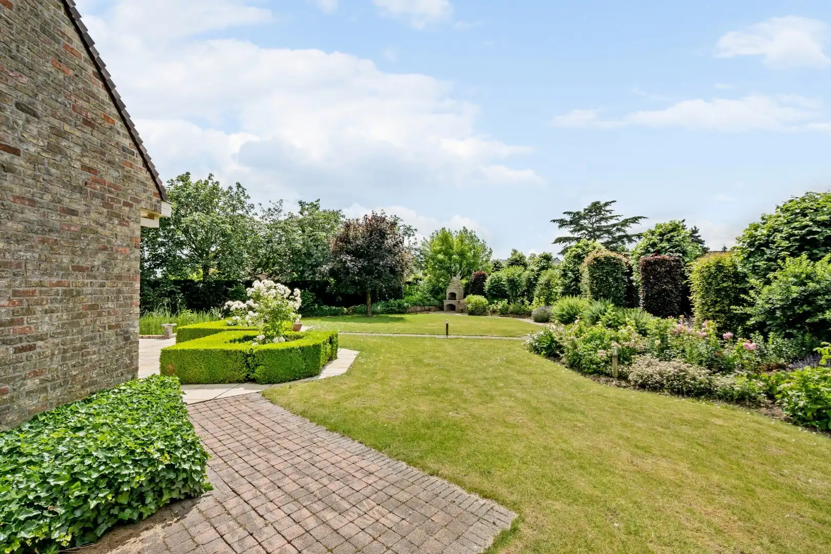 Villa met 5 slaapkamers, dubbele garage, carport en verzorgde tuin in Westrozebeke foto 9