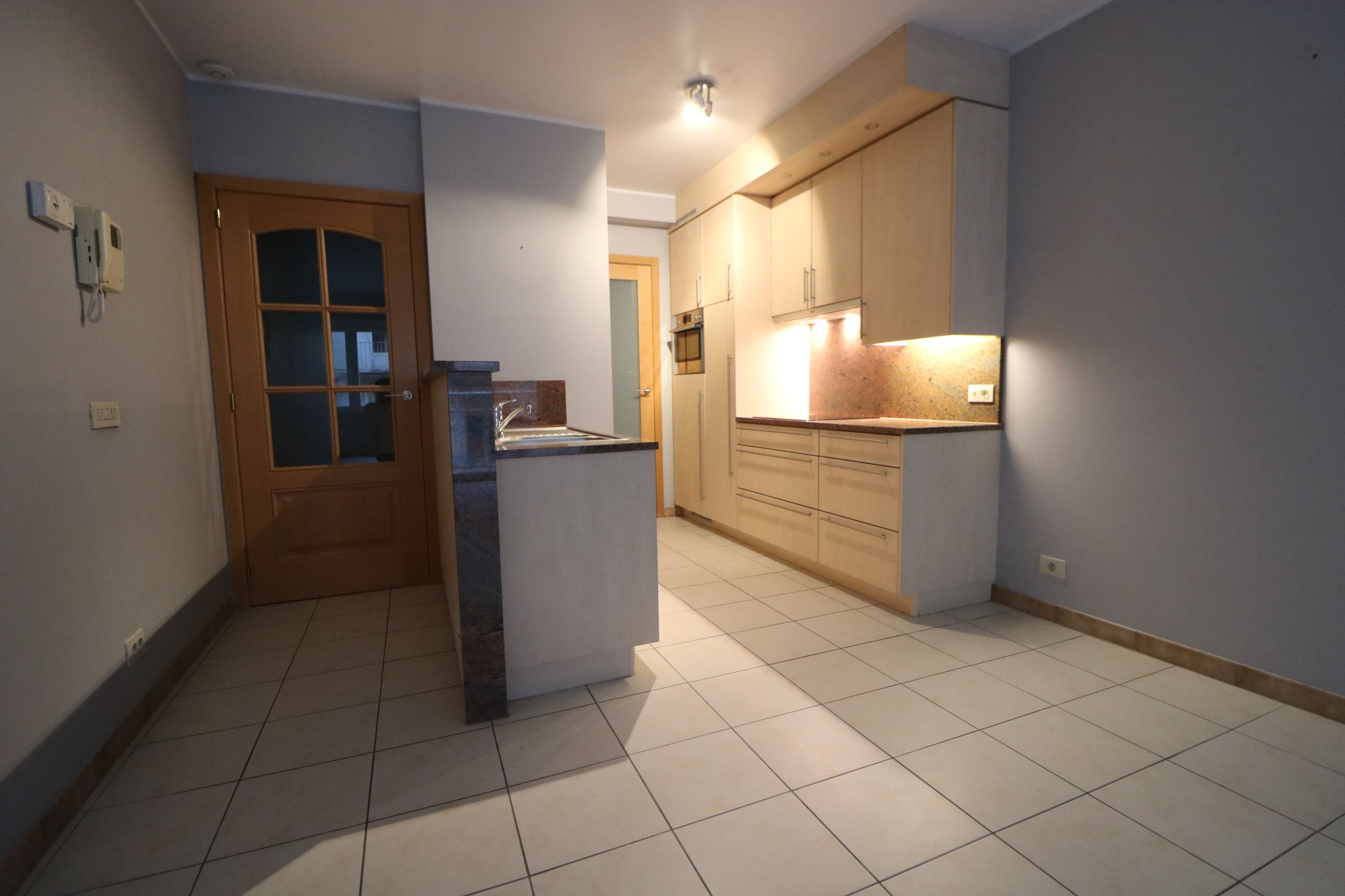 Ruim éénslaapkamerappartement met lateraal zicht op Jachthaven en Zeedijk. foto 3