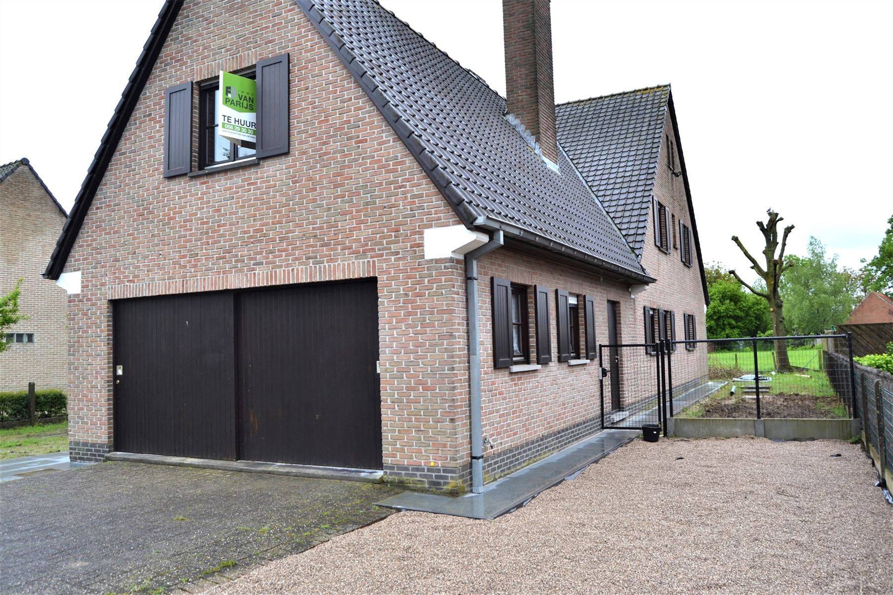 Villa met 4 ruime slaapkamers, dubbele garage en prachtig zicht foto 3