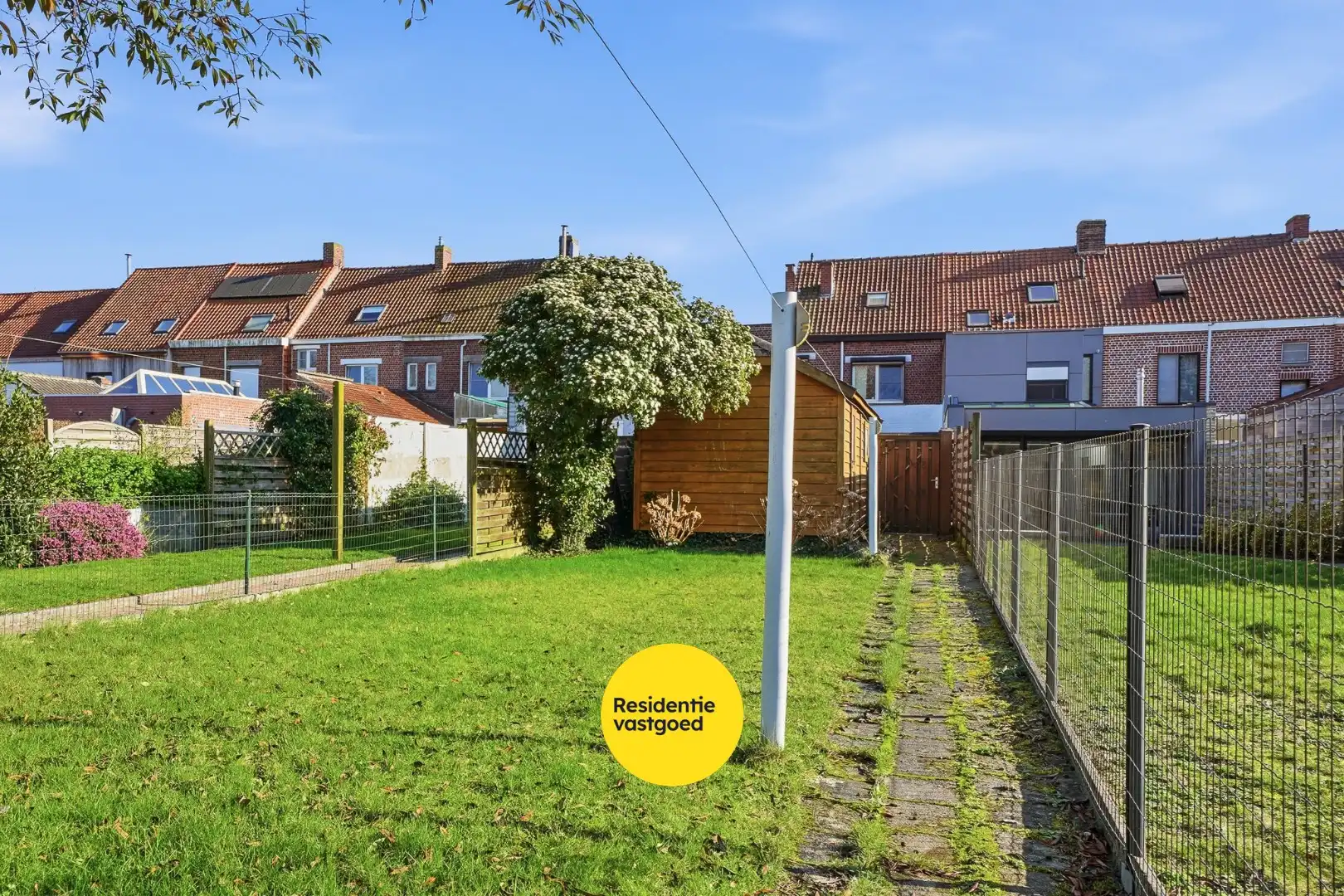 Goed onderhouden rijwoning nabij de Groene Kouter in Zwevegem foto 3
