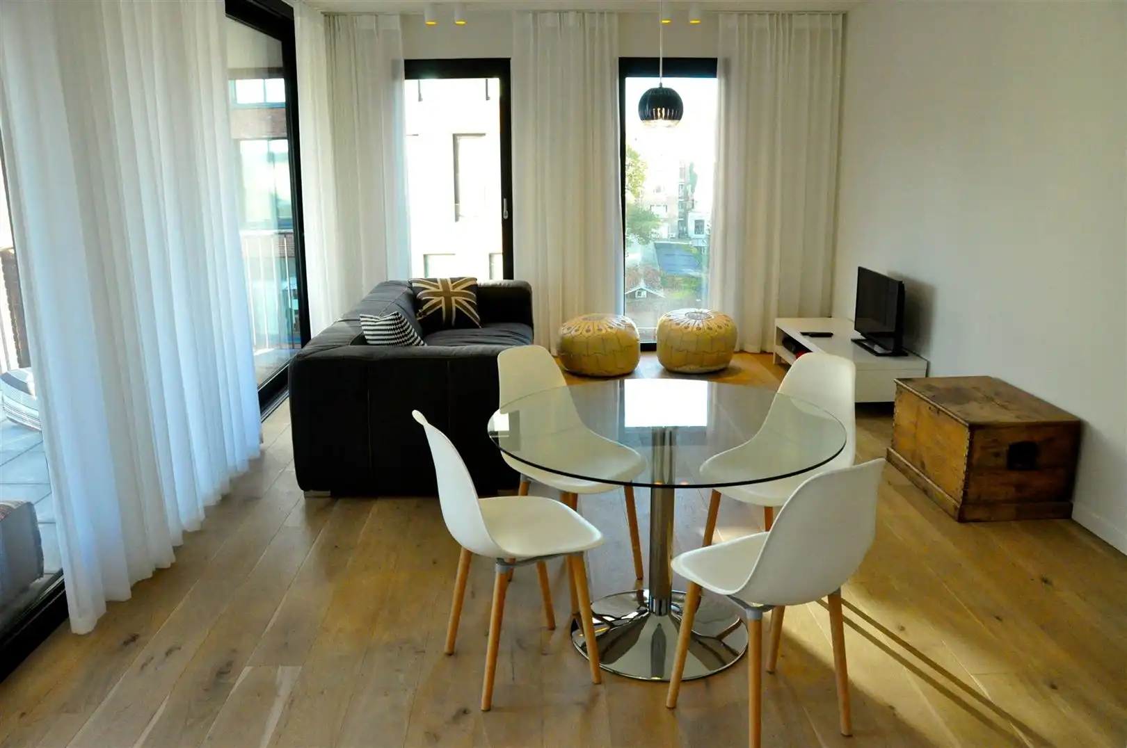 Gemeubeld 2-slaapkamerappartement met terras en parking! foto 4