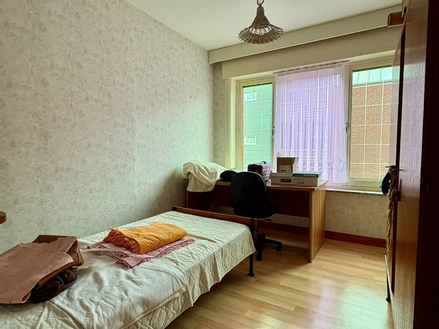 Woning met betonstructuur voorzien van garage, tuin en 3 slks te Kuurne. foto 12