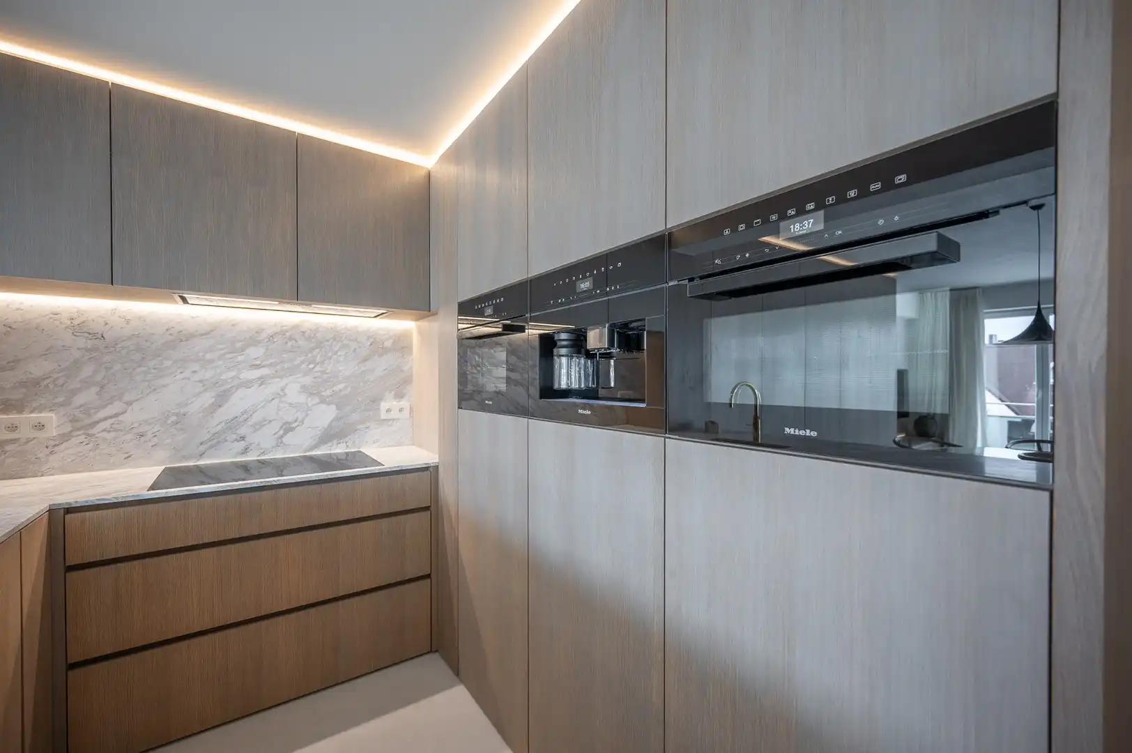 Prachtig gerenoveerd appartement met mooie zichten op een toplocatie vlakbij de winkels en het strand. foto 15