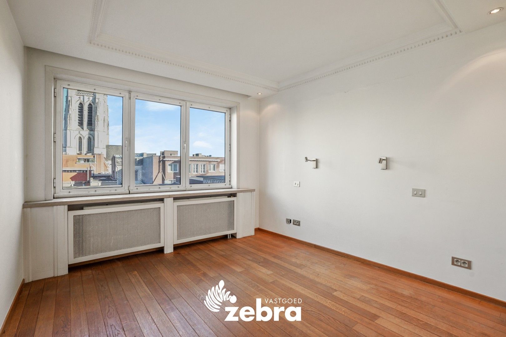 Instapklaar en lichtrijk appartement met 3 slaapkamers in het hart van Kortrijk, vlak bij de Grote Markt! foto 17