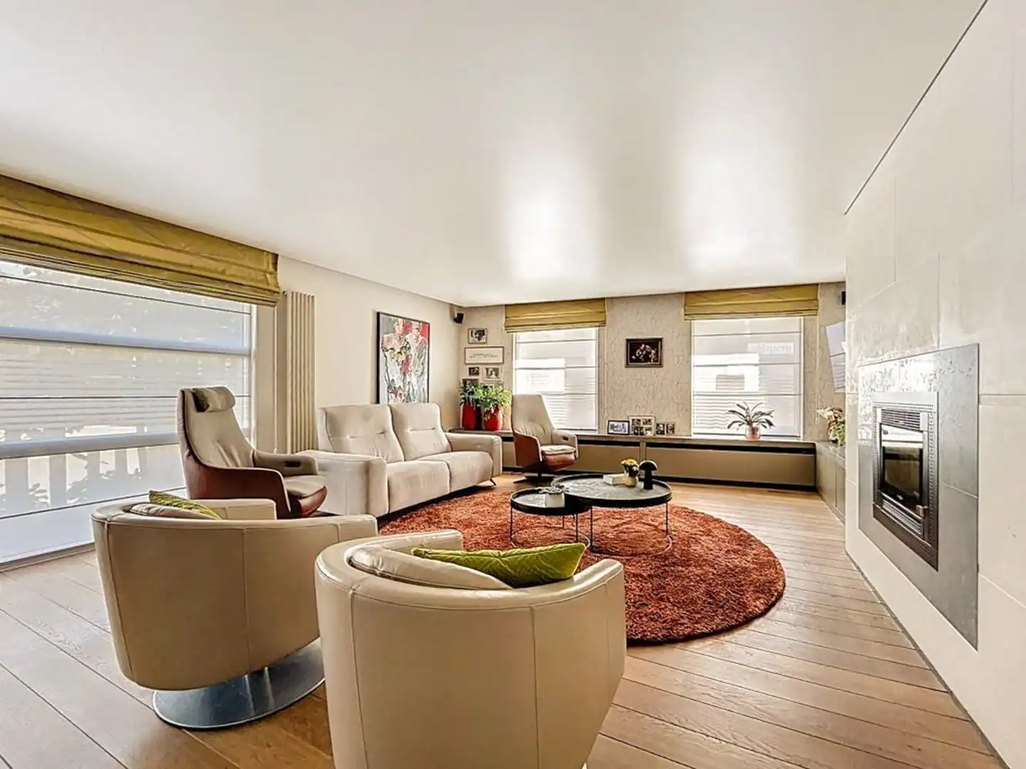  Instapklaar huis met 5 slaapkamers, dubbele praktijkruimte, ruime parking op zichtlocatie foto 7