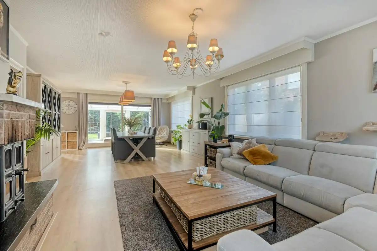 Instapklare villa te koop op een rustige ligging in Harelbeke! foto 5