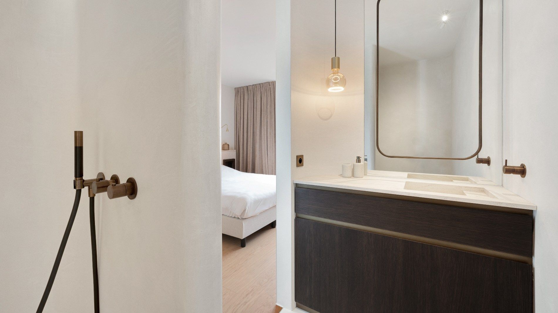 Exclusief, uiterst luxueus afgewerkt appartement gelegen op de Zeedijk Zoute. Aankoop parking mogelijk foto 21