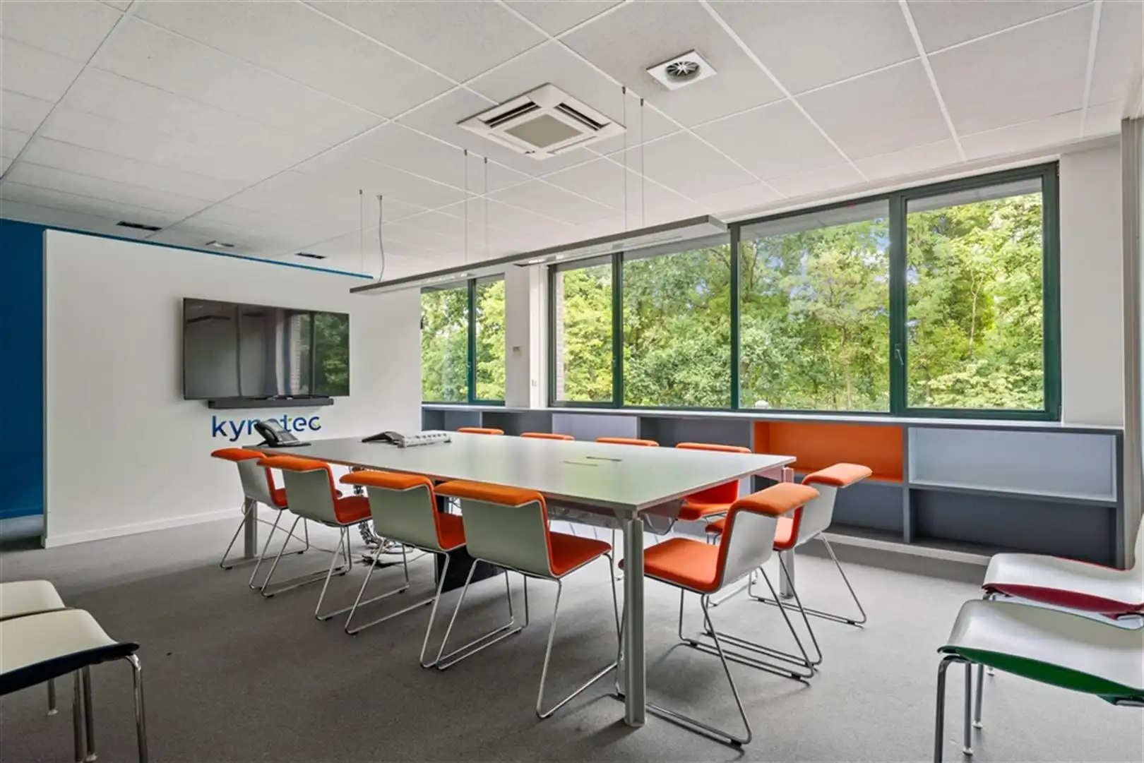 Instapklaar kantoor gelegen in Kontich foto 8