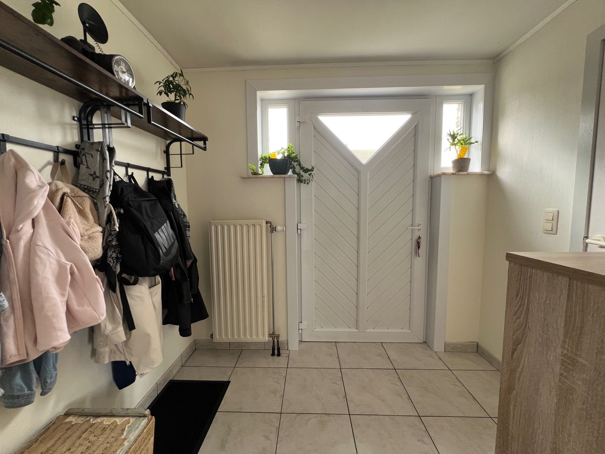 Instapklare woning met 3 ruime slaapkamers en garage. foto 2