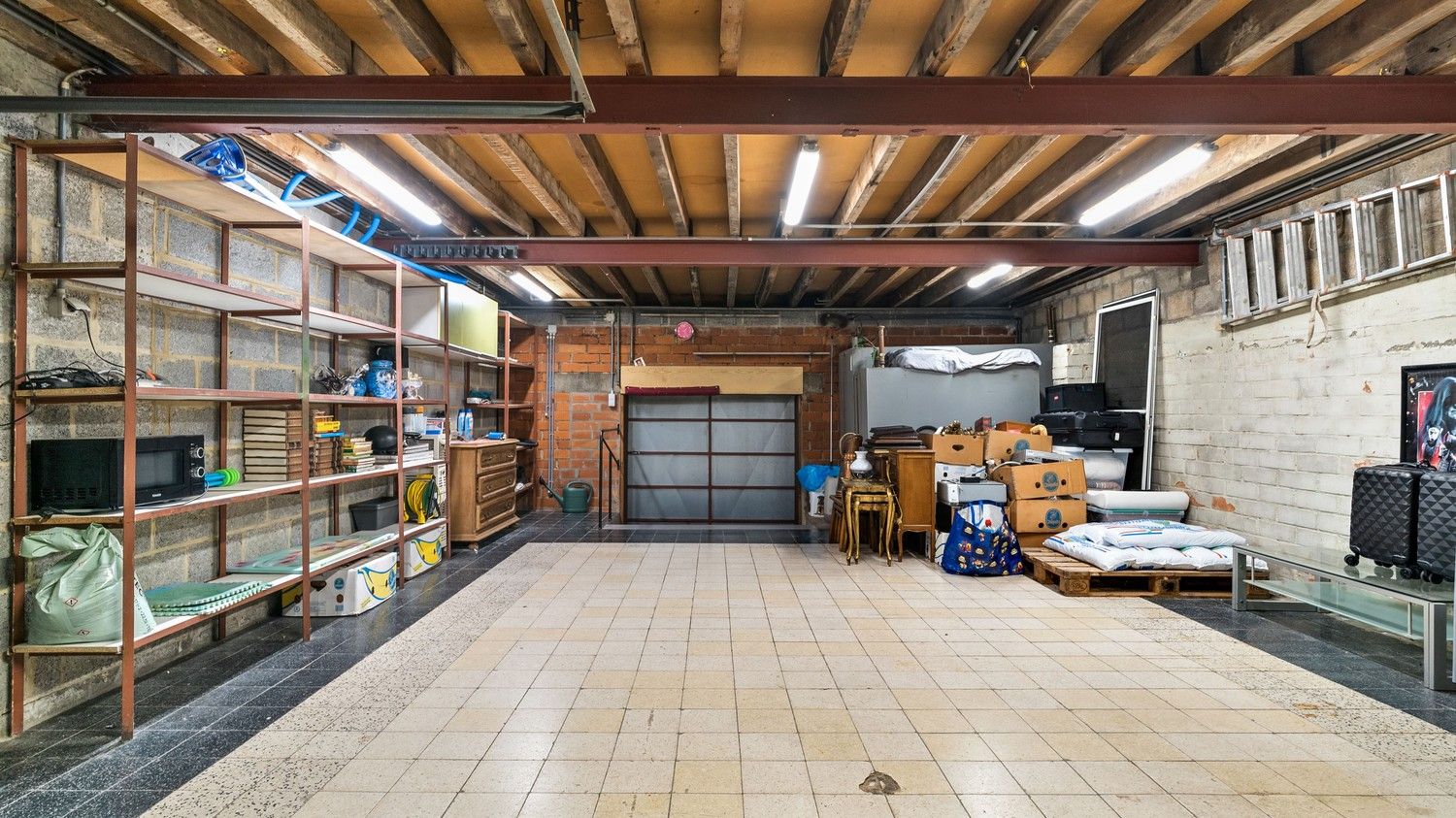 Woning met 2 slaapkamers, ruime garage en tuin foto 19