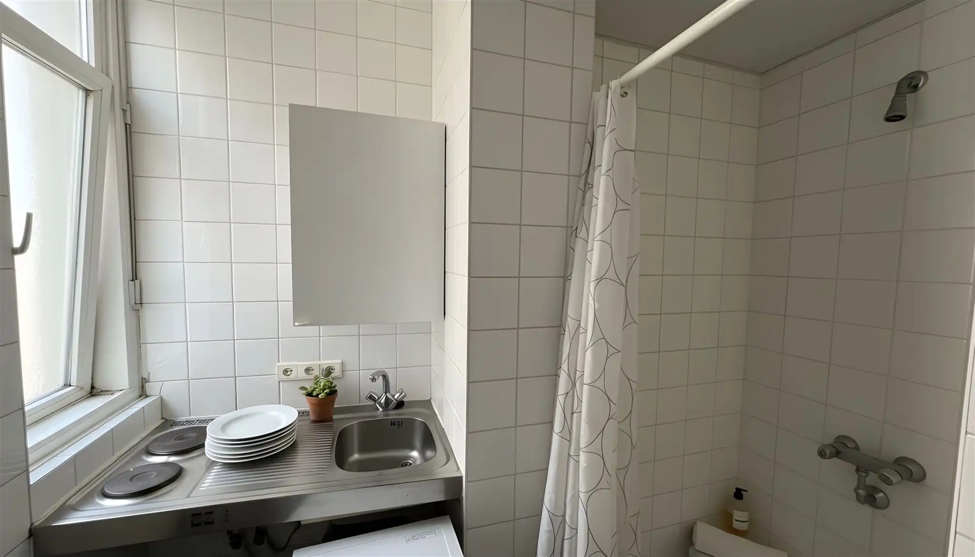 Opbrengsteigendom met 6 studentenkamers en commercieel. foto 5