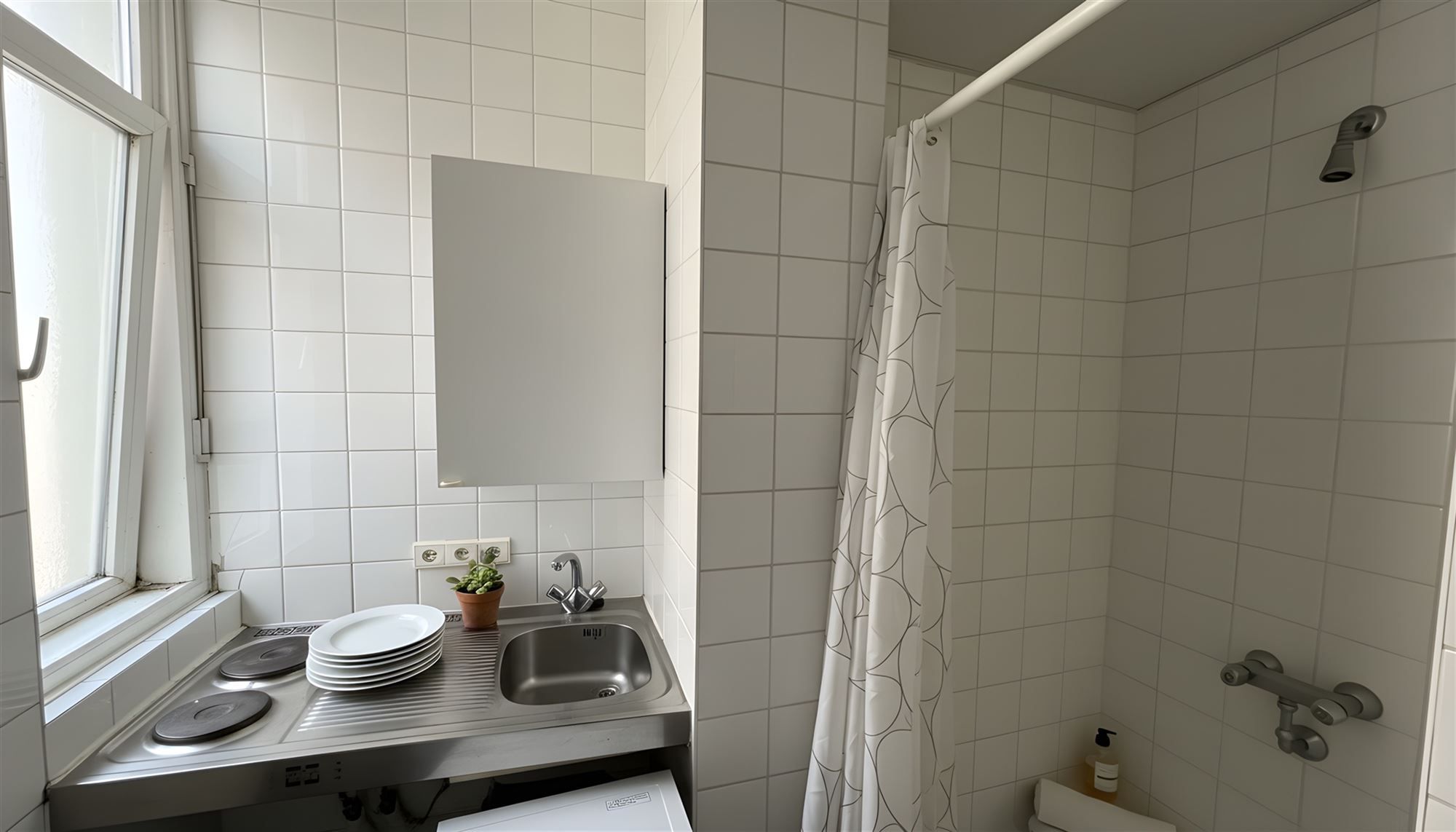 Opbrengsteigendom met 6 studentenkamers en commercieel. foto 5