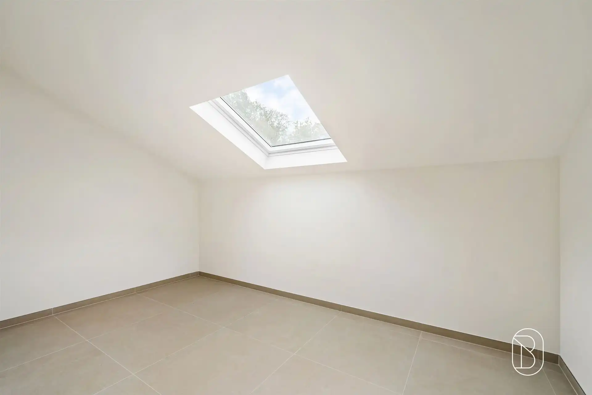 Instapklaar tweeslaapkamerappartement in hartje van Rumbeke foto 8