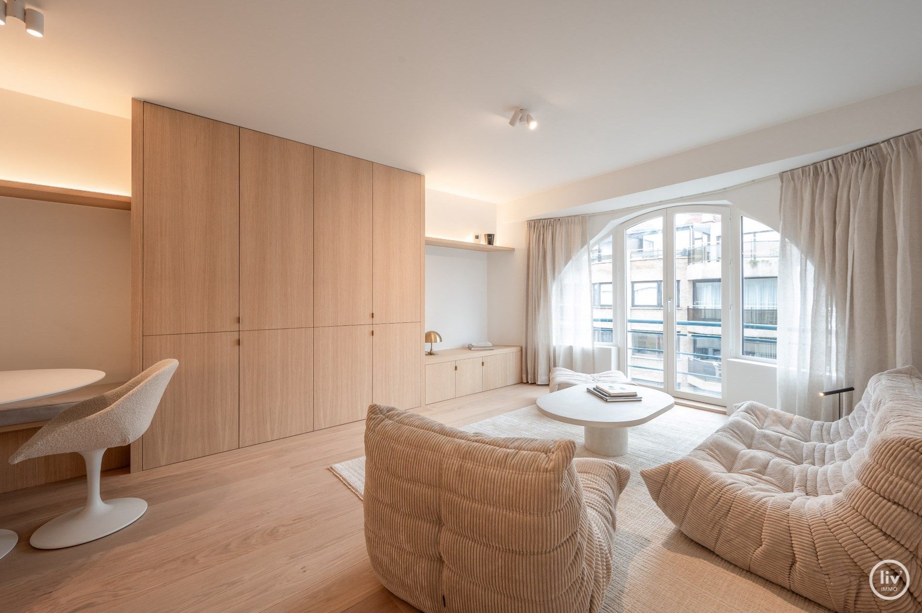 Prachtig gerenoveerd 2 slaapkamer appartement op de Lippenslaan met high-end afwerking foto 2