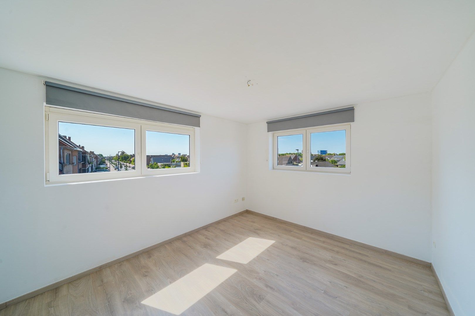 Recente en energiezuinige woning met 4 slaapkamers, ruime garage en tuin foto 11