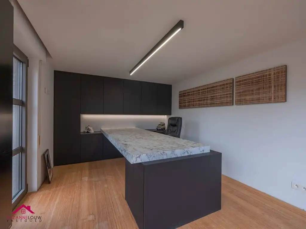 Vrijstaande woning in hedendaagse stijl foto 25