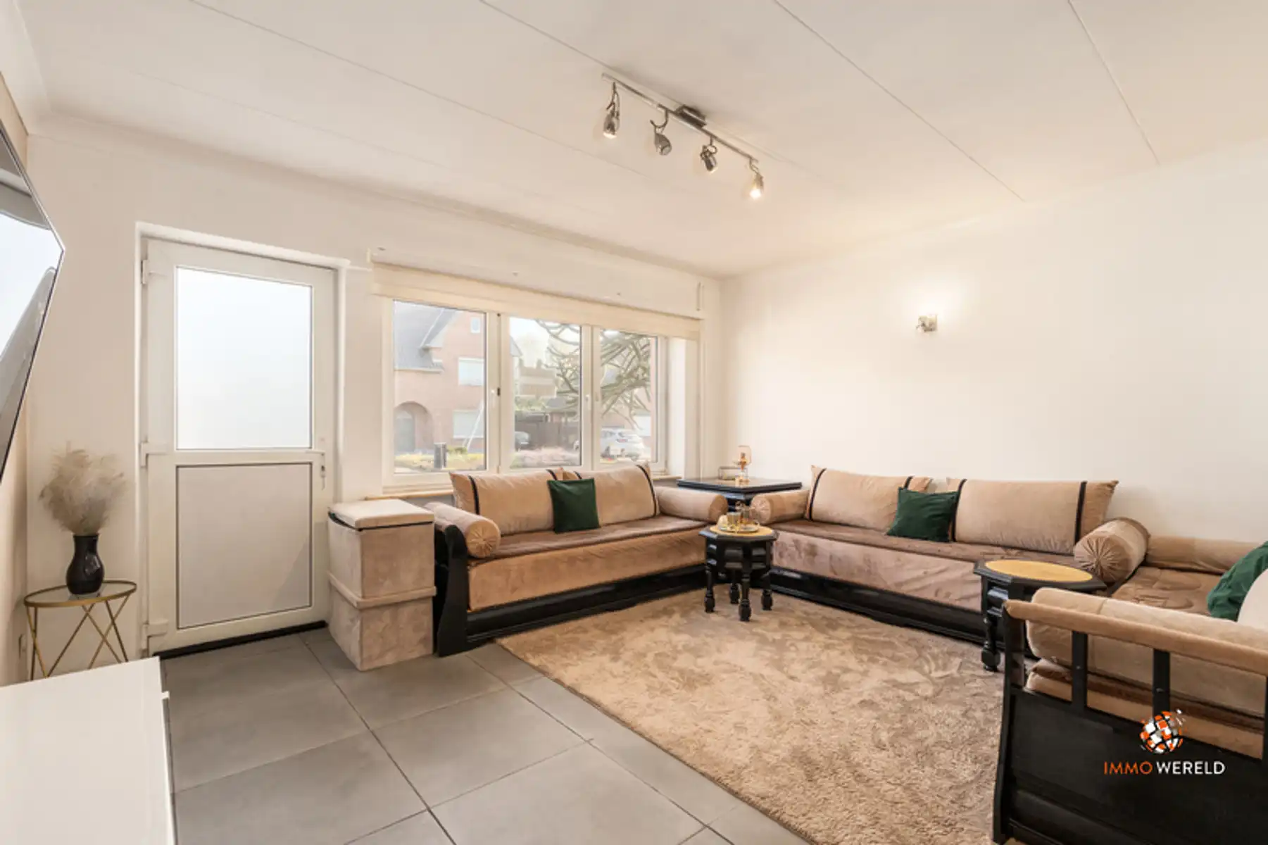 Ruime woning met 5 slaapkamers en grote wei op 24a  foto 6
