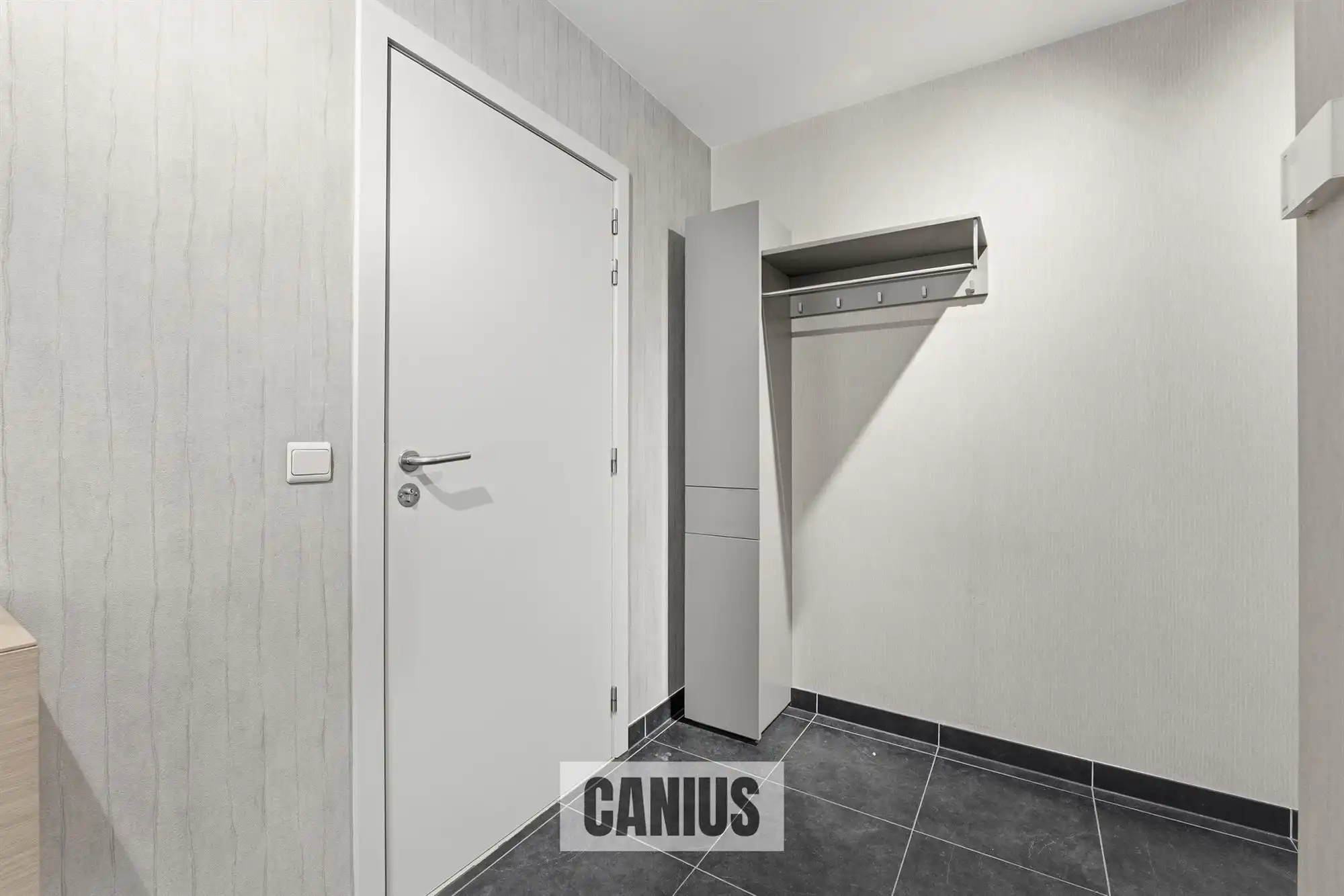 STIJLVOL GELIJKVLOERS APPARTEMENT MET DRIE SLAAPKAMERS foto 4