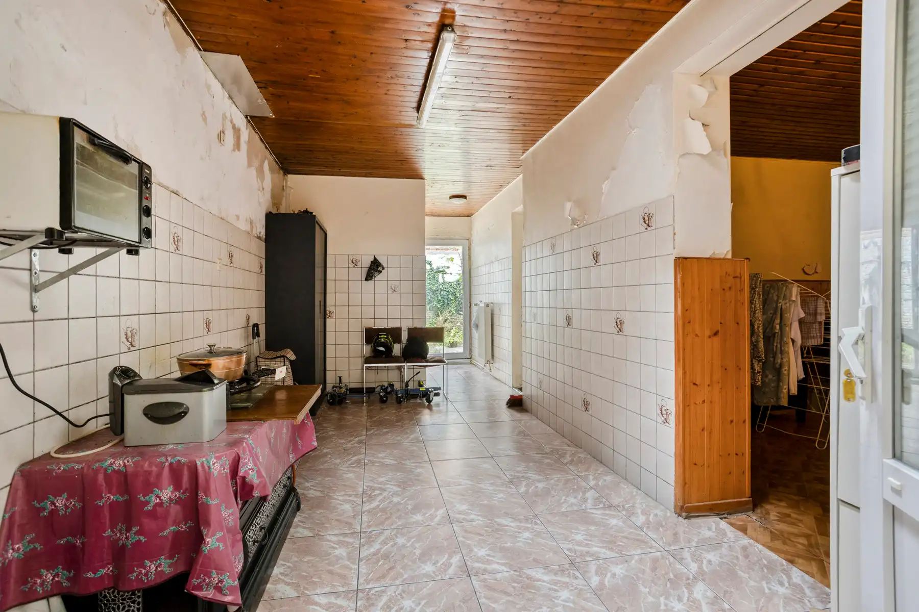 Te renoveren appartementsgebouw met vergunning voor 3 Apps foto 13