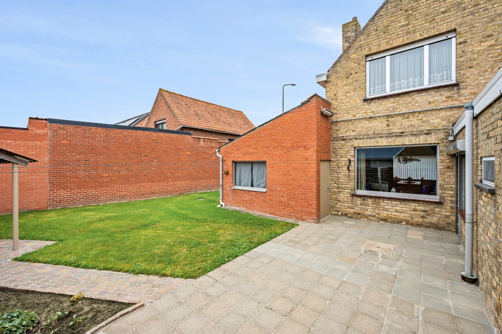 Op te frissen woning met 3 slaapkamers, garage en tuin. foto 21