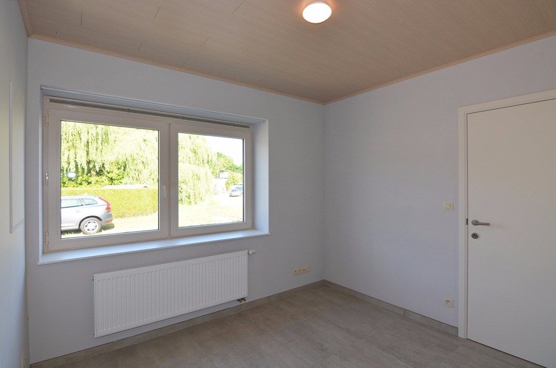 Moderne halfvrijstaande woning met 3 slpk en garage. foto 8