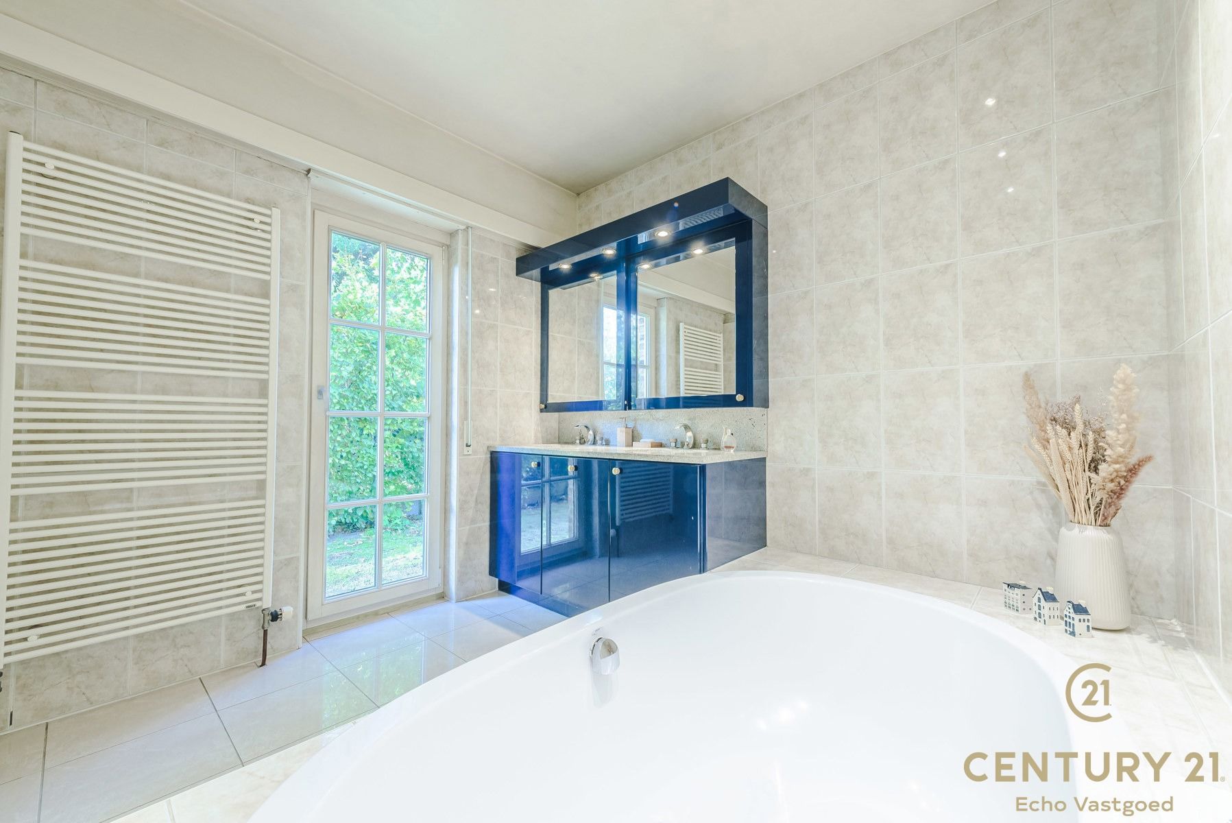 Praktisch gelegen, perfect onderhouden villa met zwembad foto 20