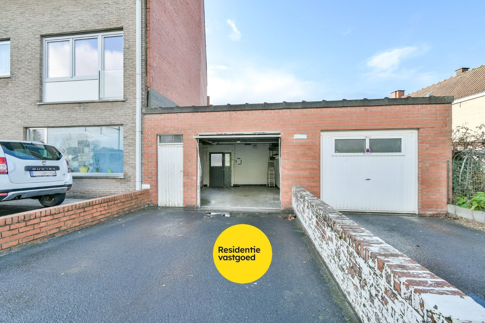 Te renoveren woning in hartje Torhout! foto 18