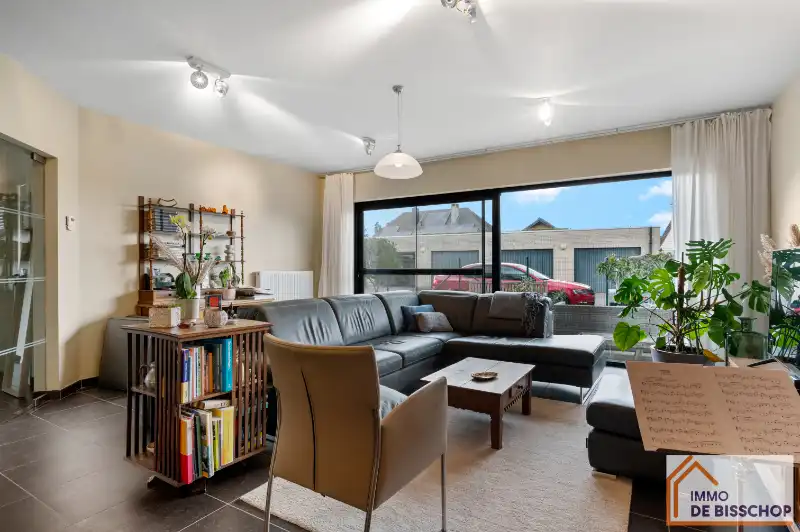 Groot, instapklaar appartement met 3 slaapkamers, mooi terras en garage foto 2