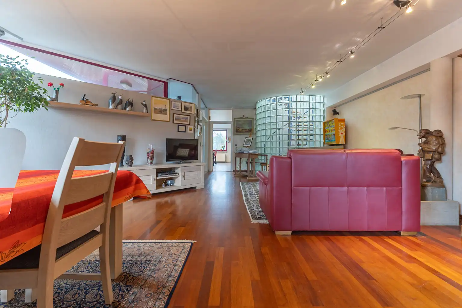 Ruime woning: 5 slpks, garage en grote tuin op toplocatie foto 6