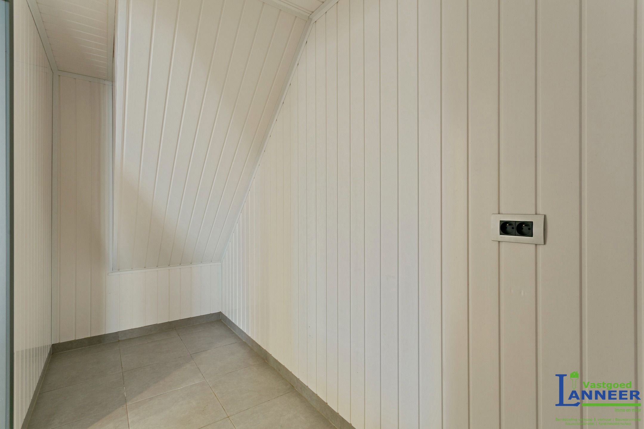 Huis met 4 slaapkamers en aparte garage in Moerbeke foto 13