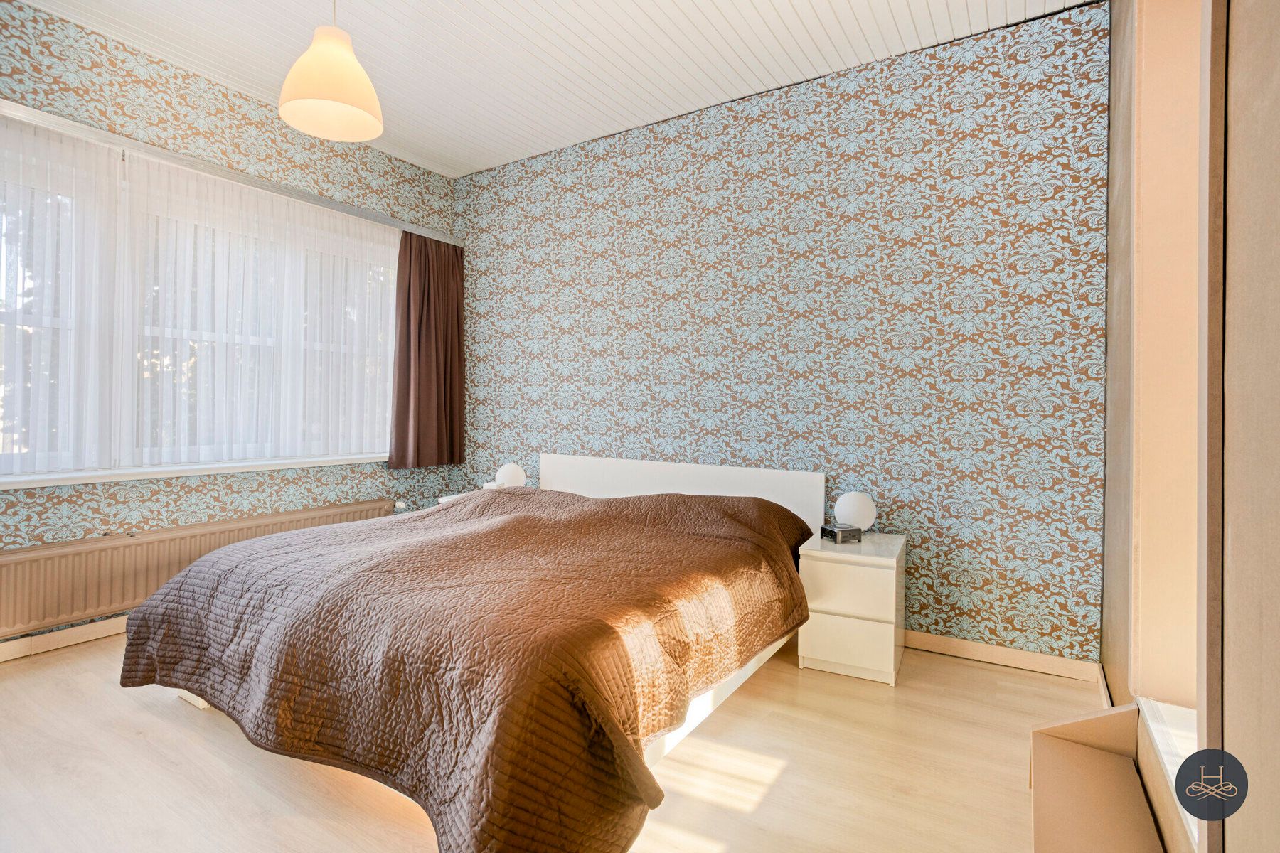 Instapklare ruime woning met tuin, oprit en royale garage foto 22