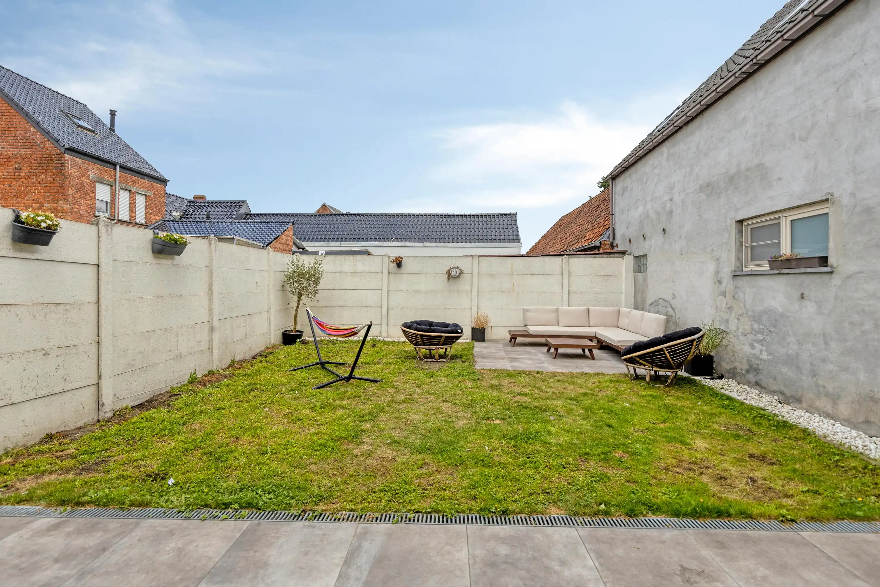 Instapklaar huis met drie slaapkamers, 2 badkamers en tuin! foto 5