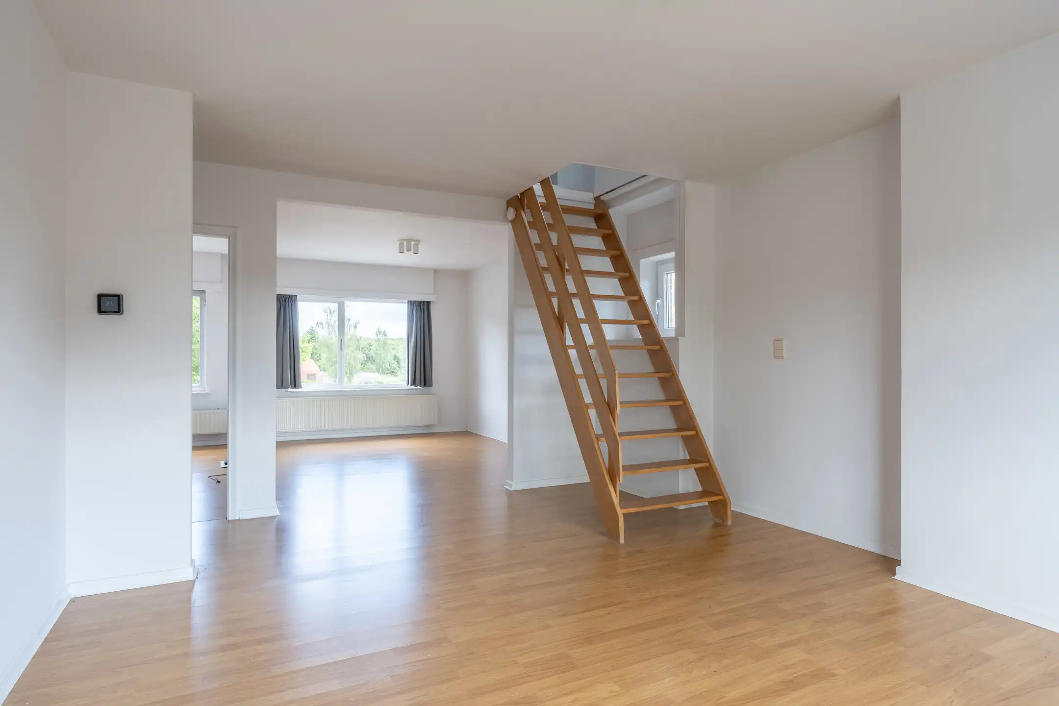 Woning bestaande uit twee appartementen op 985m² perceel. foto 29