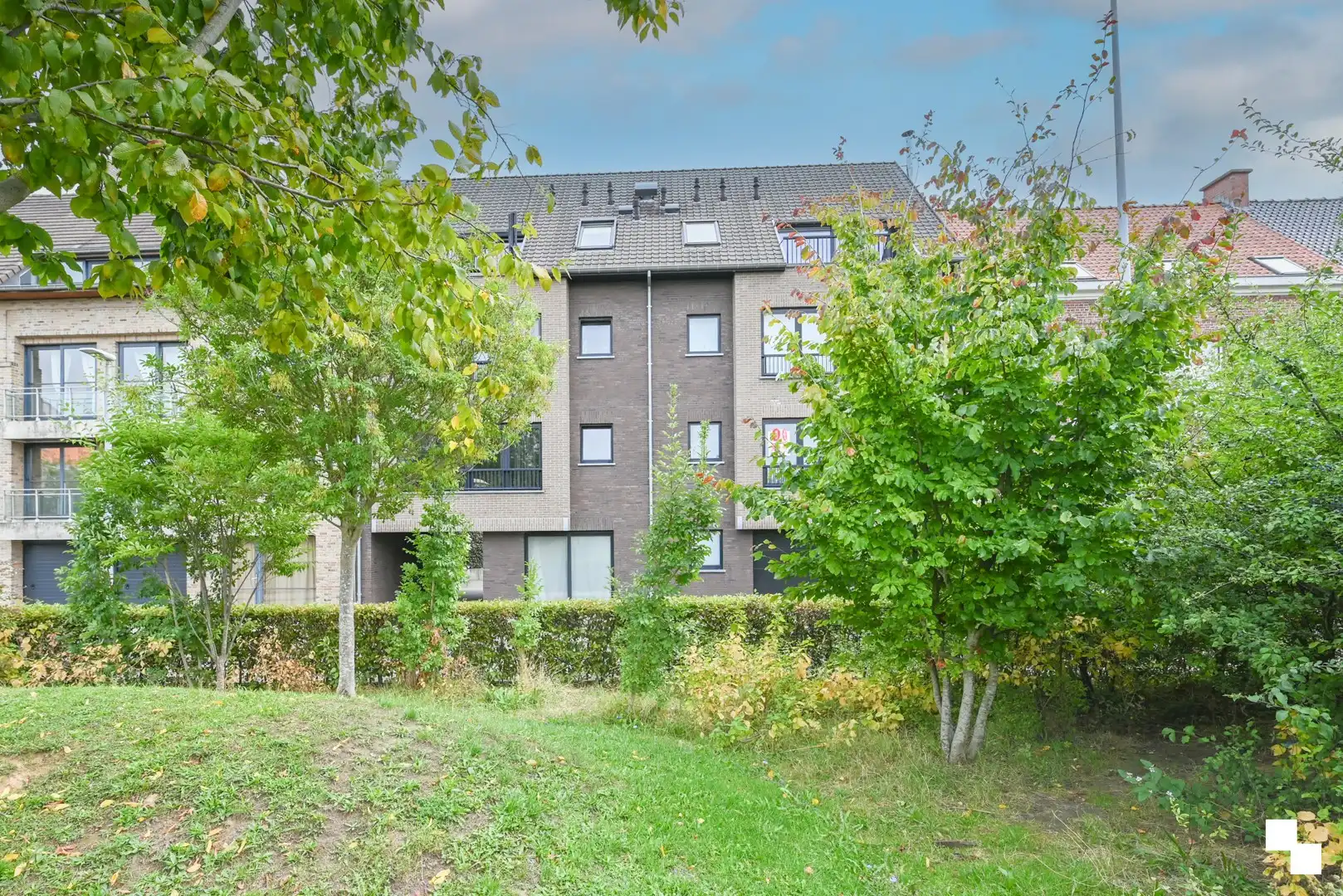 Duplex appartement met garage en twee staanplaatsen nabij centrum Izegem foto 40