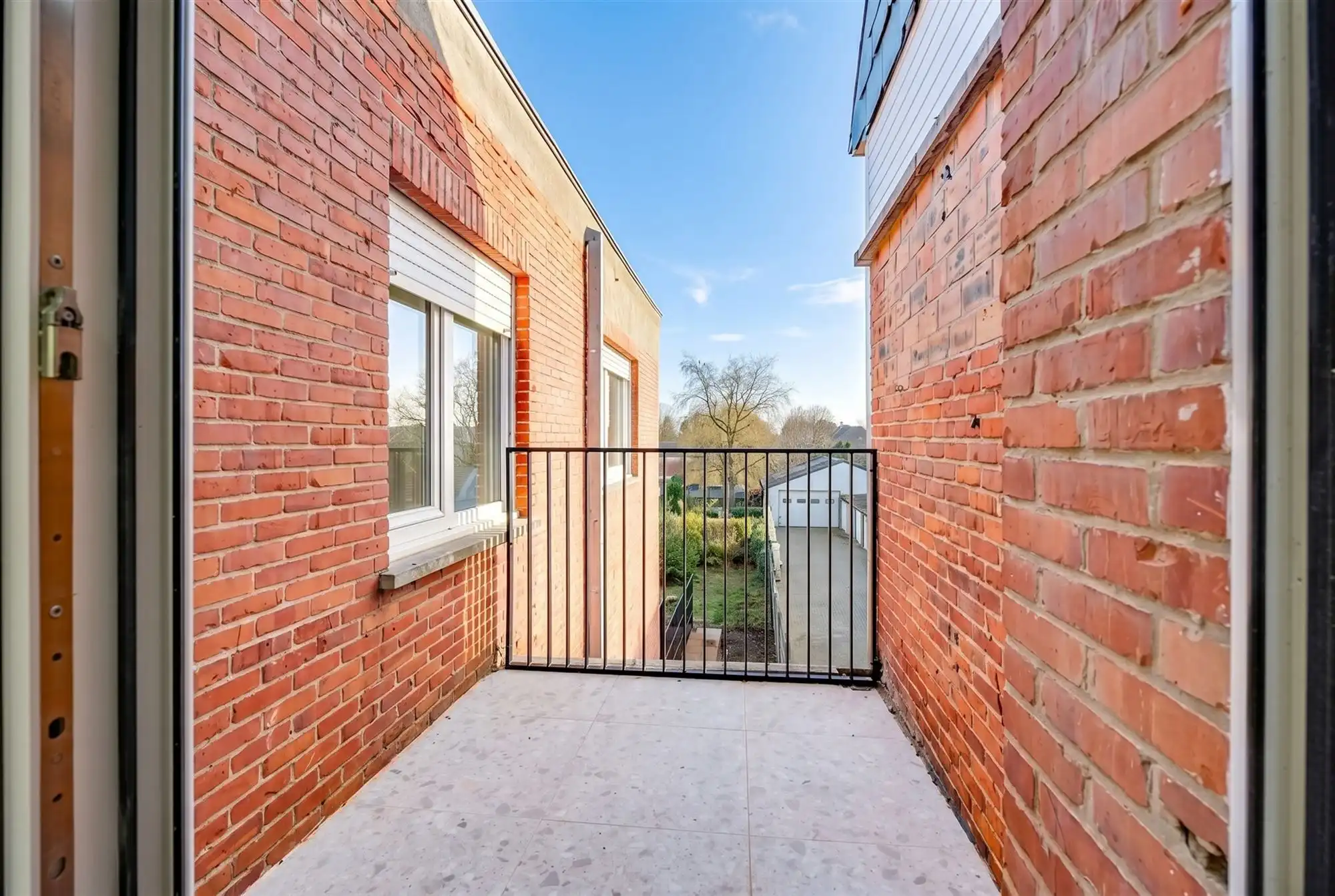 gerenoveerd appartement met terras foto 7