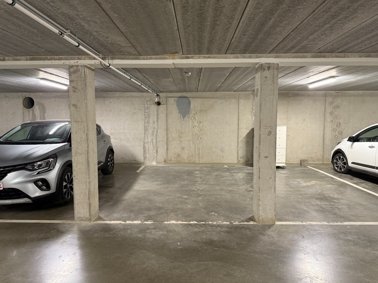 Ondergrondse autostaanplaats in residentieel appartementsgebouw foto 3