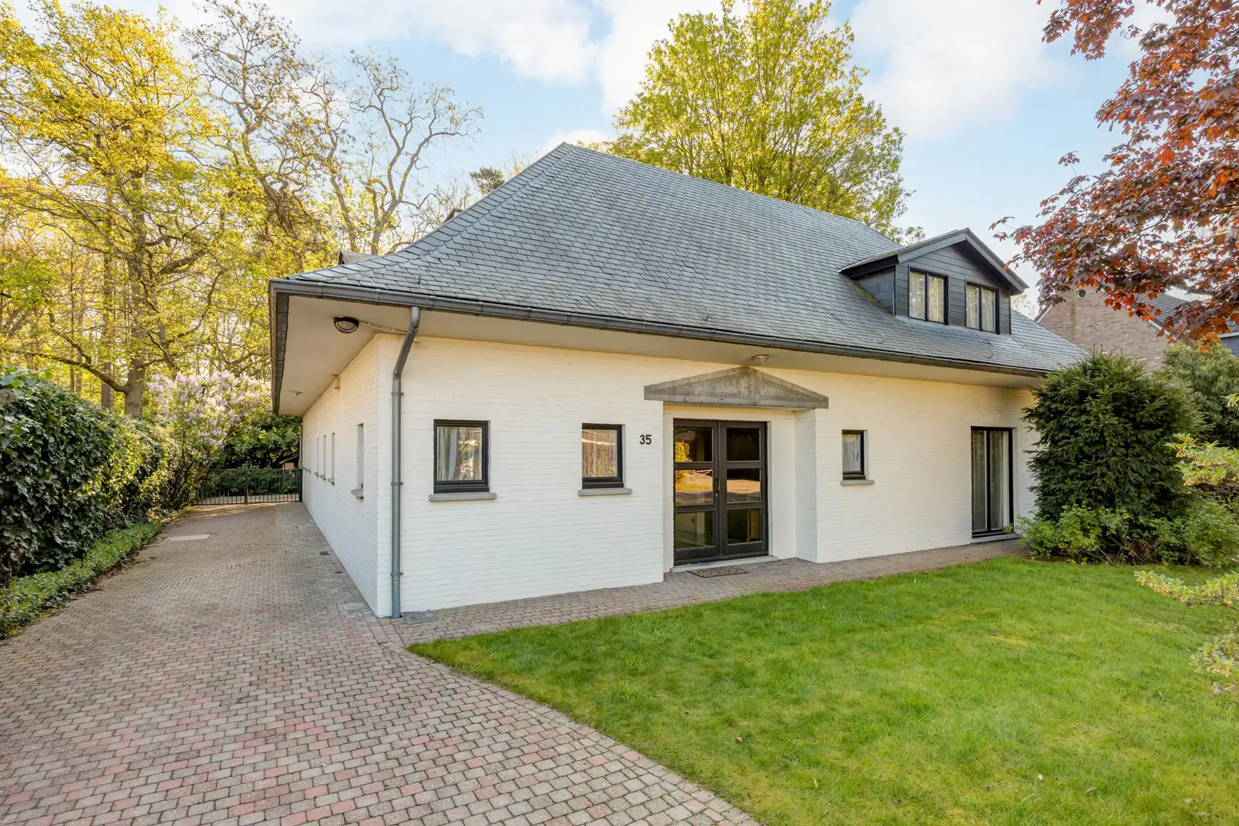 Rustig gelegen te renoveren villa op de grens met Schilde foto 27