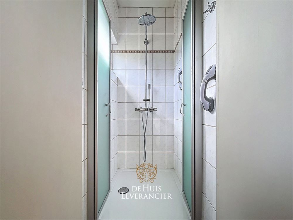 Een huis met potentieel in een buurt met toekomst ! foto 13