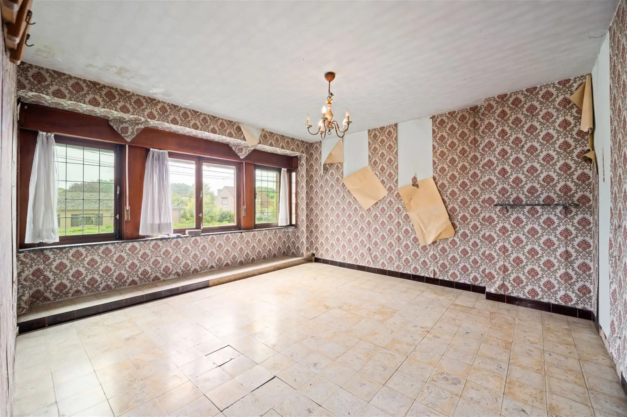 Te renoveren RUIME KARAKTERVOLLE OPEN BEBOUWING met 3 slpks, garage, polyvalente ruimte & tuin op een perceel van ca. 765m² foto 18