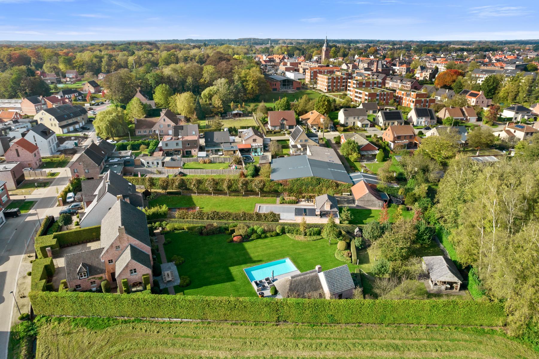 Prachtige instapklare villa met zwembad en poolhouse. foto 43