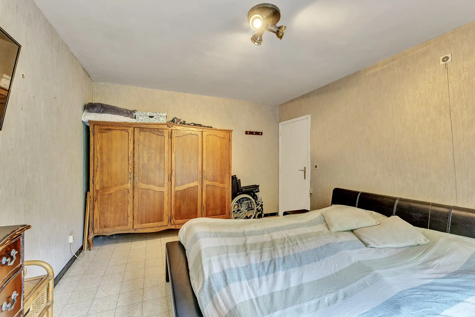 Ruime bungalow met uitzonderlijk potentieel op toplocatie foto 13