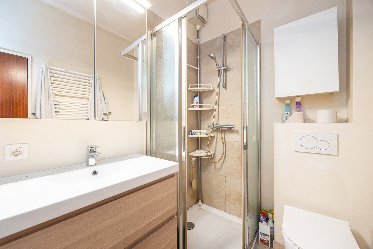 Op te frissen opbrengsteigendom comm. ruimte + 2 app. foto 11